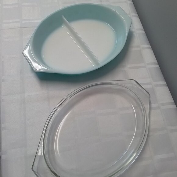 Vintage Pyrex Turquoise Snowflake Divided Oval Casserole - Picture 3 of 3